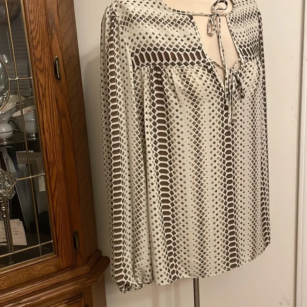 BCBGMAXAZRIA Blouse, Size M - Picture 7 of 7